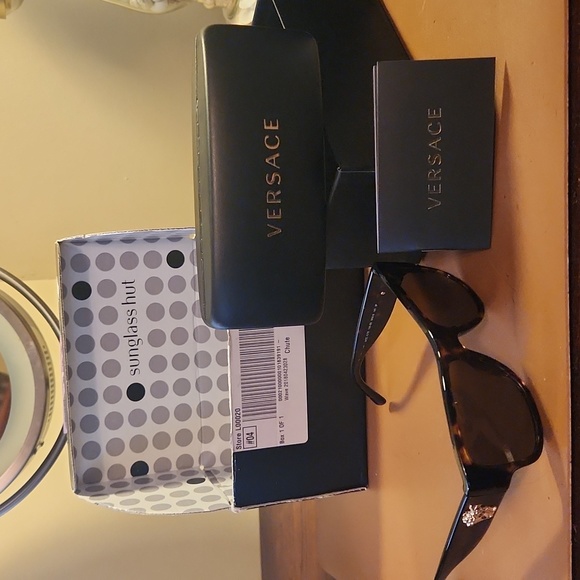 Versace sunglasses NWT - Picture 7 of 7